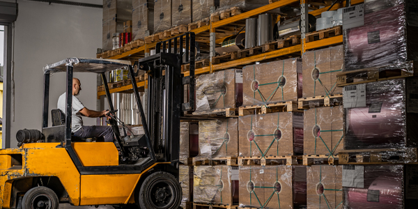 forklift-stacking-pallet-is-left stacking pallets