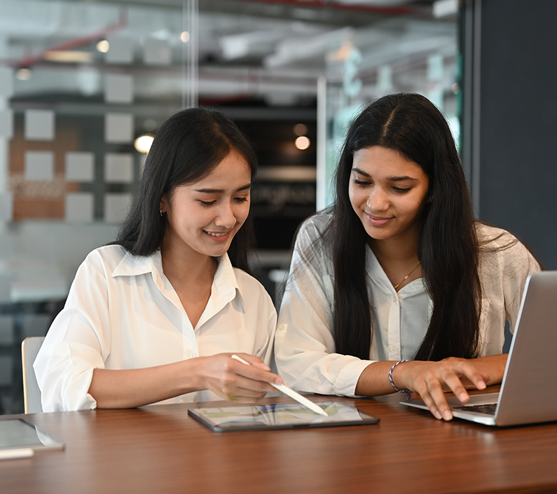 796×705 coworkers at desk