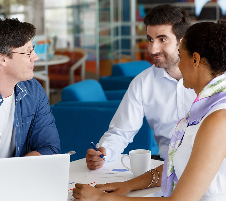796×705 project management Collegues working together in an office